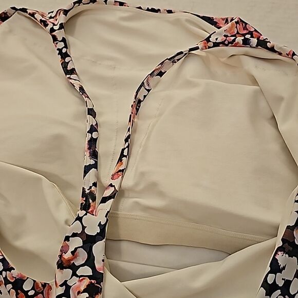 Old Navy floral active powersoft built in bra top size 3X - Picture 4 of 7